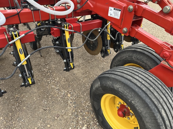 2014 Bourgault 3320-76 Air Seeder