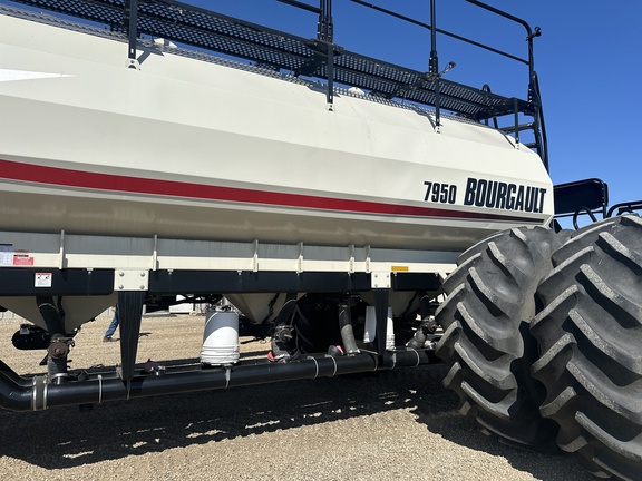 2014 Bourgault 3320-76 Air Seeder