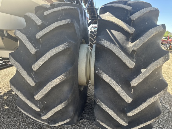 2014 Bourgault 3320-76 Air Seeder