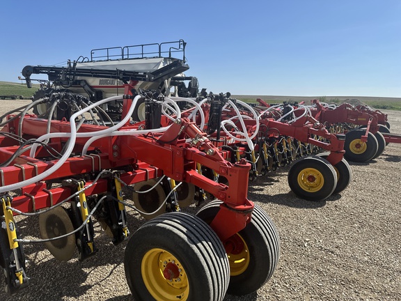 2014 Bourgault 3320-76 Air Seeder