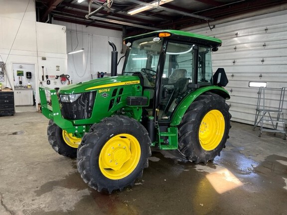 2023 John Deere 5075E Tractor