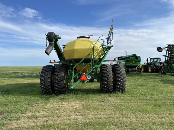 2022 John Deere H561 Air Seeder