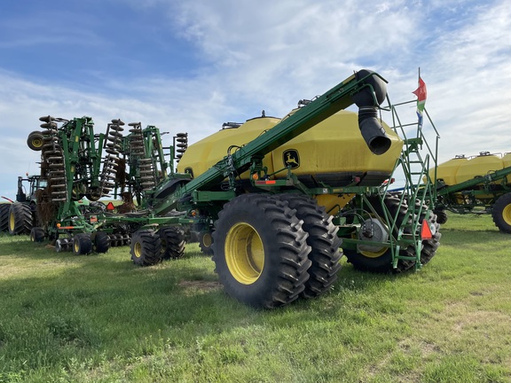 2022 John Deere H561 Air Seeder