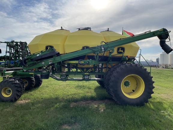 2022 John Deere H561 Air Seeder