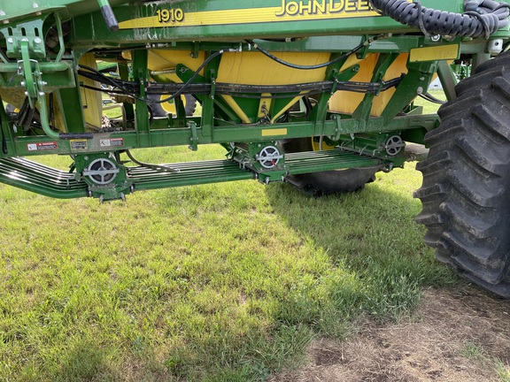 2022 John Deere H561 Air Seeder