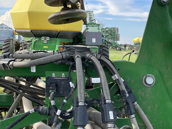 2022 John Deere H561 Air Seeder