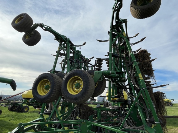 2022 John Deere H561 Air Seeder