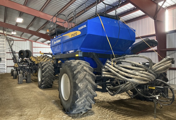 New Holland P1070 Air Seeder