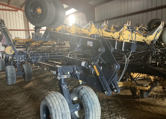 New Holland P1070 Air Seeder