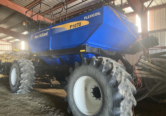 New Holland P1070 Air Seeder