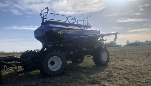 New Holland P1070 Air Seeder