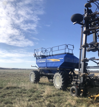 New Holland P1070 Air Seeder