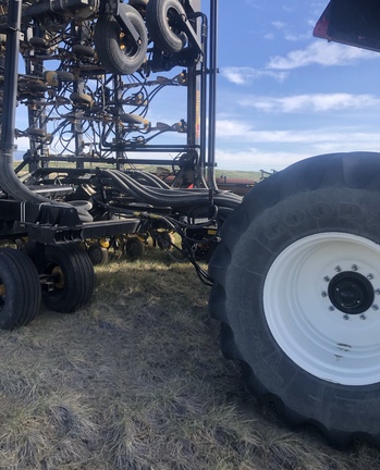 New Holland P1070 Air Seeder