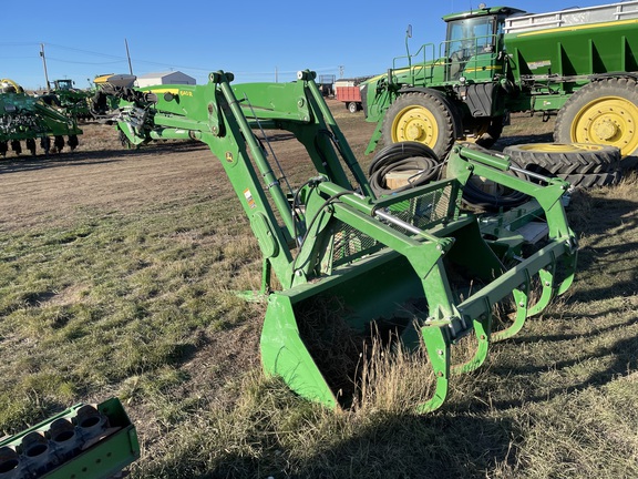 2018 John Deere 640R Loader