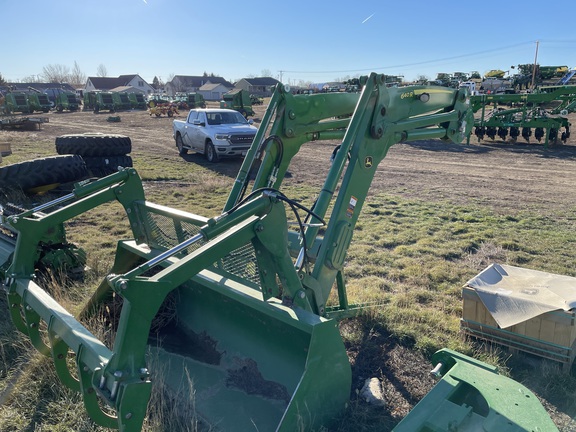 2018 John Deere 640R Loader