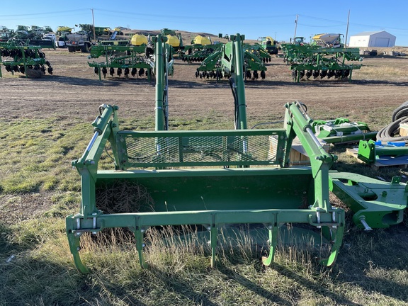 2018 John Deere 640R Loader