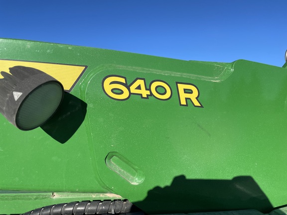 2018 John Deere 640R Loader