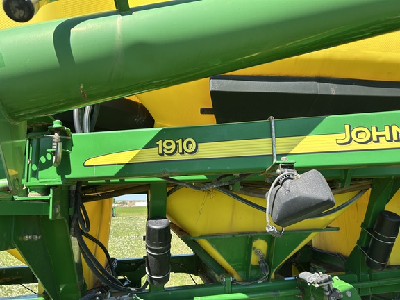 2014 John Deere 1835 Air Seeder