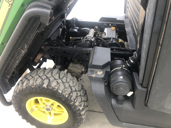2019 John Deere XUV 835R ATV