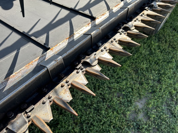 2011 MacDon FD70-40 Header Combine