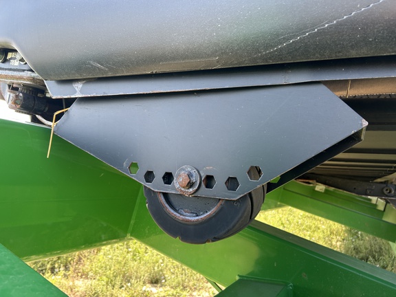 2011 MacDon FD70-40 Header Combine