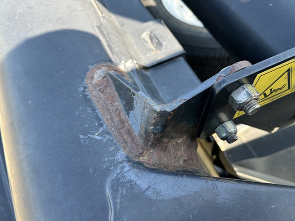 2011 MacDon FD70-40 Header Combine