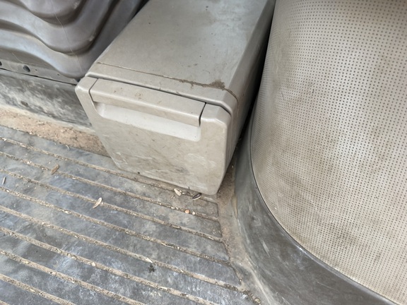 2014 John Deere 7210R Tractor