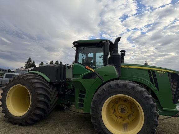 2017 John Deere 9520R Tractor 4WD