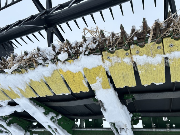 2022 John Deere RD40F Header Combine