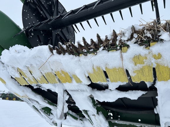 2022 John Deere RD40F Header Combine