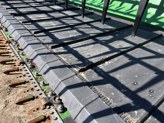 2022 John Deere RD40F Header Combine