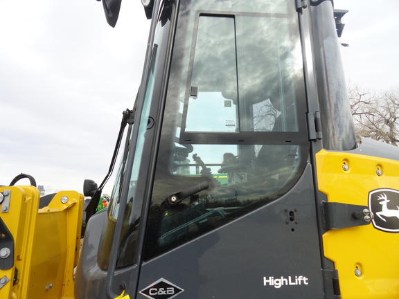 2021 John Deere 324L Compact Utility Loader