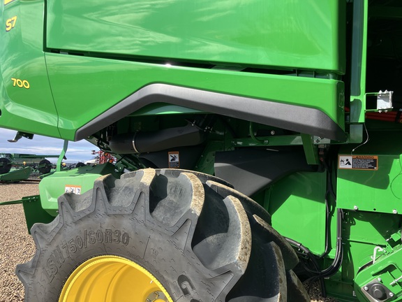 2025 John Deere S7 700 Combine