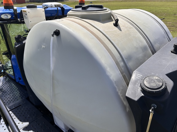 2013 New Holland SP.240F Sprayer/High Clearance