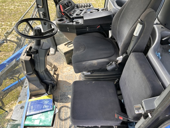 2013 New Holland SP.240F Sprayer/High Clearance