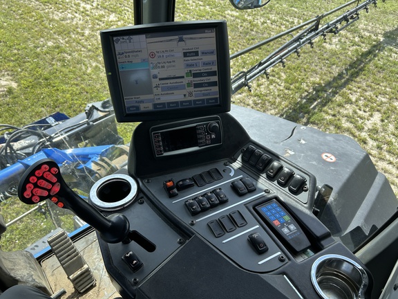 2013 New Holland SP.240F Sprayer/High Clearance