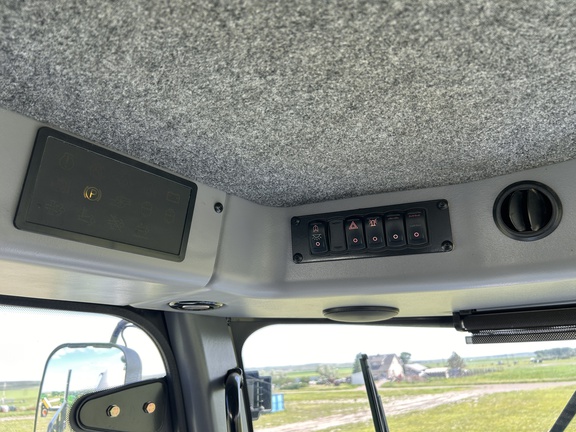 2013 New Holland SP.240F Sprayer/High Clearance