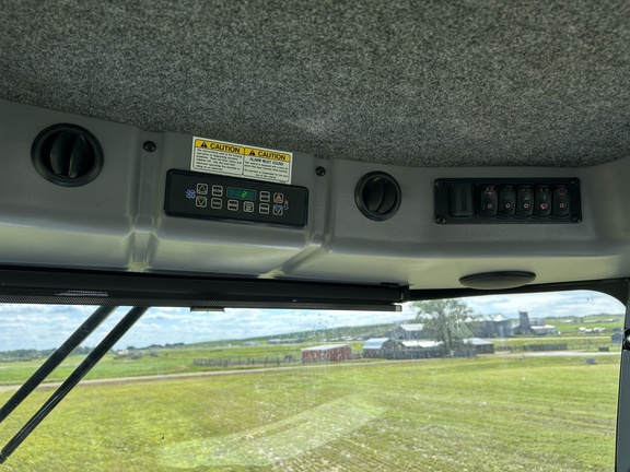 2013 New Holland SP.240F Sprayer/High Clearance