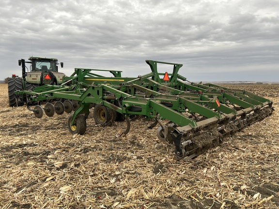 2015 John Deere 2730 Disk Ripper