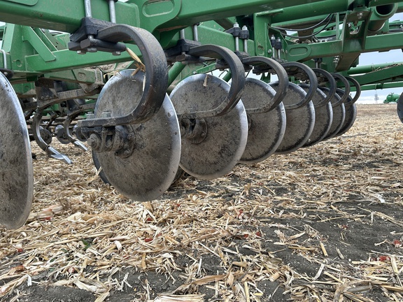 2015 John Deere 2730 Disk Ripper