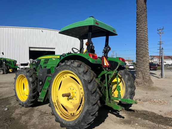 2016 John Deere 6120M Tractor