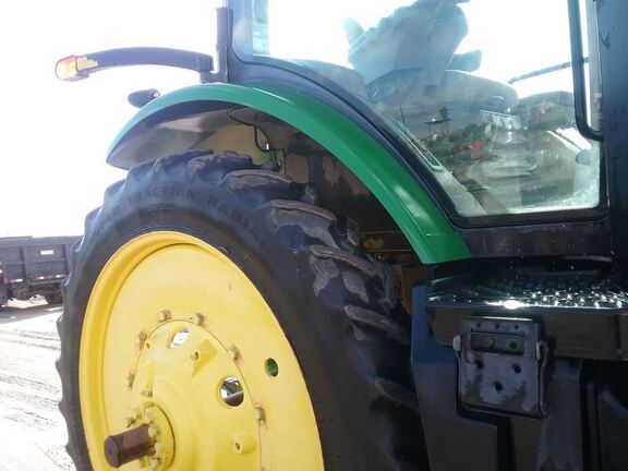 2014 John Deere 7210R Tractor