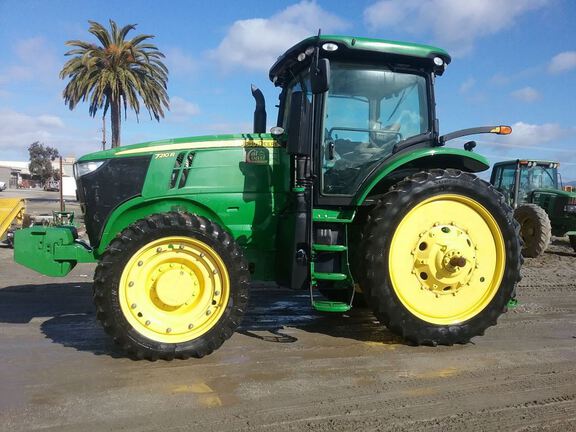 2014 John Deere 7210R Tractor