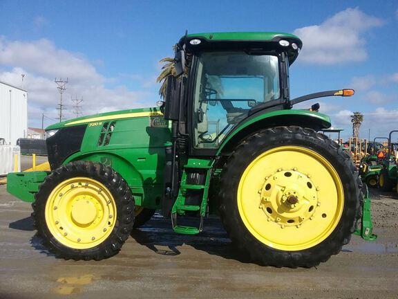 2014 John Deere 7210R Tractor