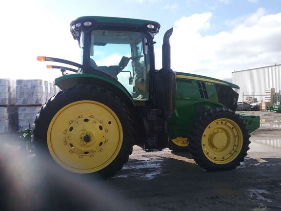 2014 John Deere 7210R Tractor