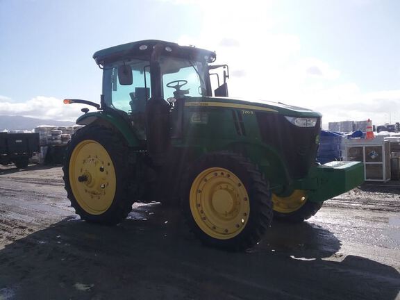 2014 John Deere 7210R Tractor