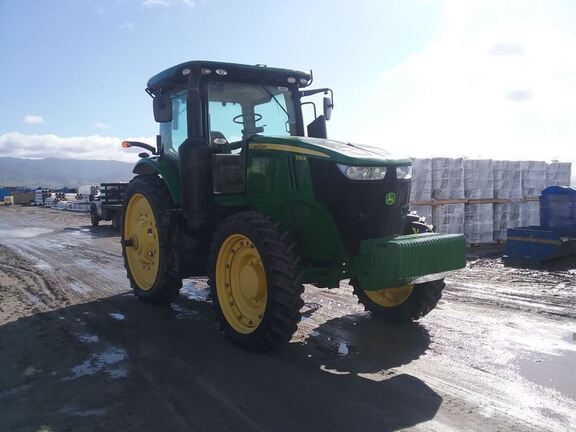 2014 John Deere 7210R Tractor