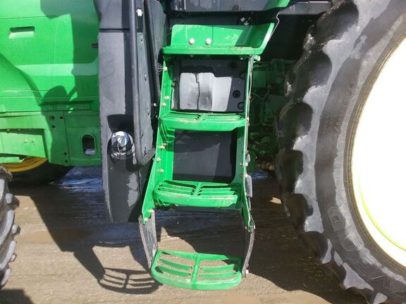 2014 John Deere 7210R Tractor