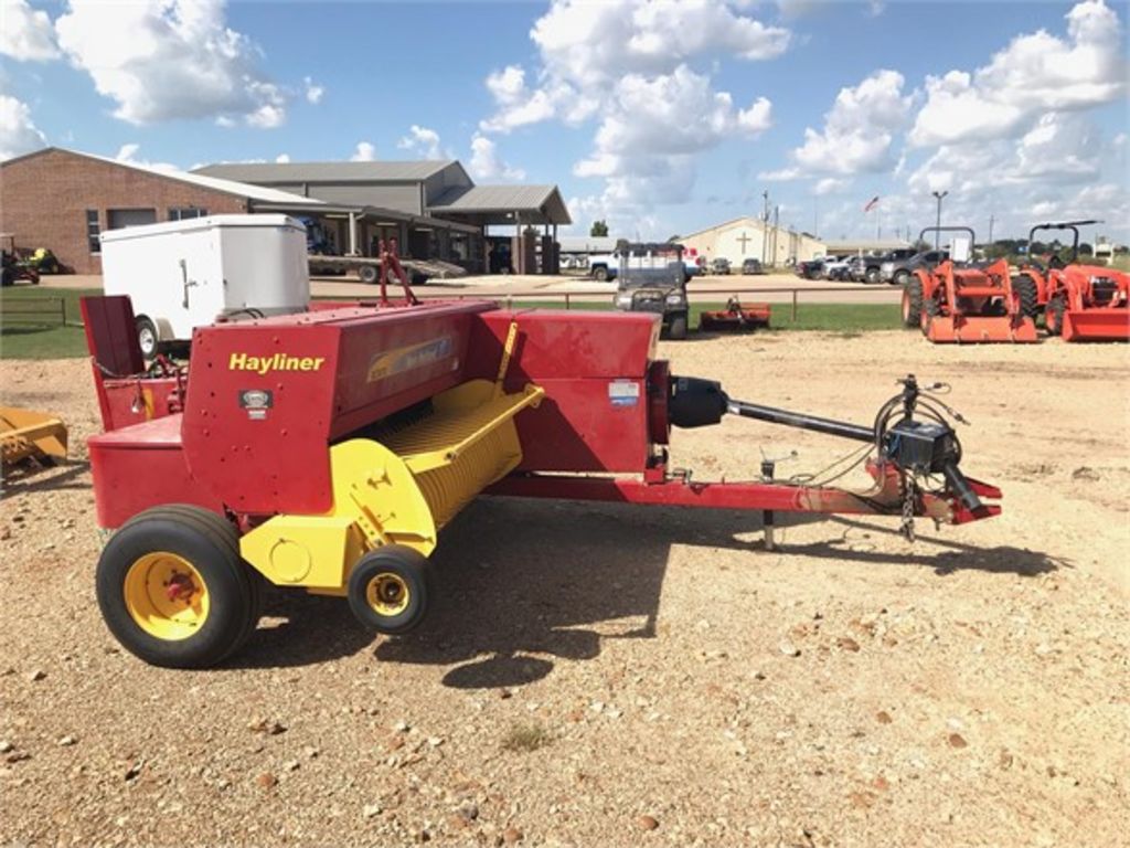 2020 New Holland BC5000 Small Square Balers BC5070 Haylinerâ?¢ Baler/Round