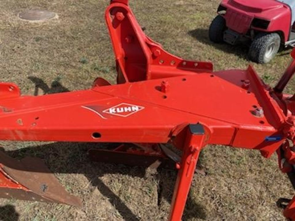 2008 Kuhn MASTER 102 Plow